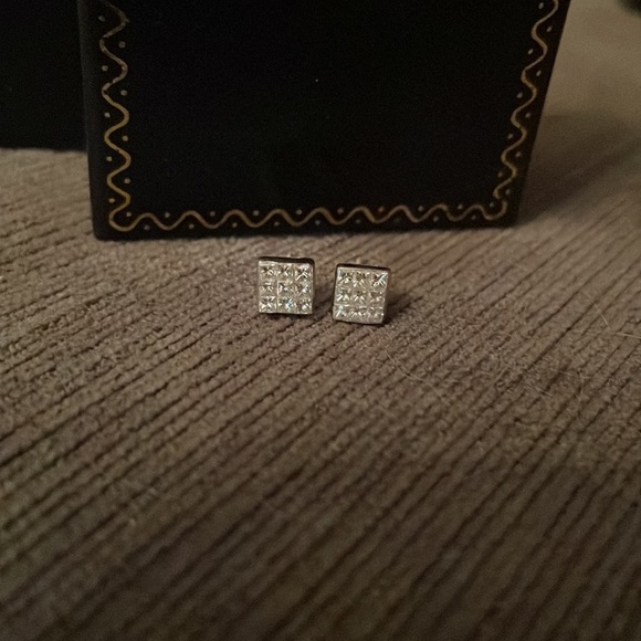 WHITE GOLD PRINCESS CUT DIAMOND EARRINGS - Picture 6 of 6